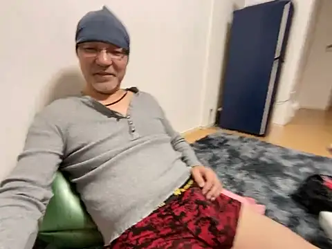 Snapshot of Grandpa29hijii chatting on 02-03-25, 01:51 Grandpa29hijii online show from 02-03-25, 01:51