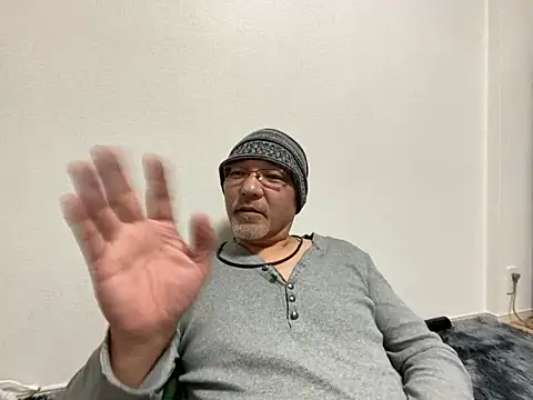 Snapshot of Grandpa29hijii chatting on 02-27-25, 12:45 Grandpa29hijii online show from 02-27-25, 12:45