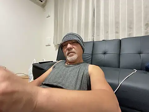 Snapshot of Grandpa29hijii chatting on 10-15-25, 01:33 Grandpa29hijii online show from 10-15-25, 01:33