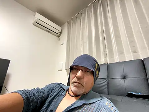 Snapshot of Grandpa29hijii chatting on 10-19-25, 01:34 Grandpa29hijii online show from 10-19-25, 01:34