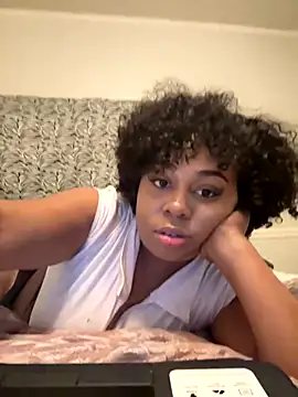 Snapshot of camiliaskye chatting on 10-10-25, 03:27 camiliaskye online show from 10-10-25, 03:27