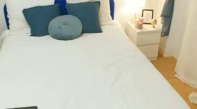 IamCrystal2 online show from 03-06-25, 12:43