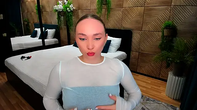 Snapshot of TrueReincarnation chatting on 10-24-25, 10:11 TrueReincarnation online show from 10-24-25, 10:11