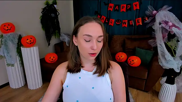 Snapshot of TrueReincarnation chatting on 10-27-25, 04:11 TrueReincarnation online show from 10-27-25, 04:11