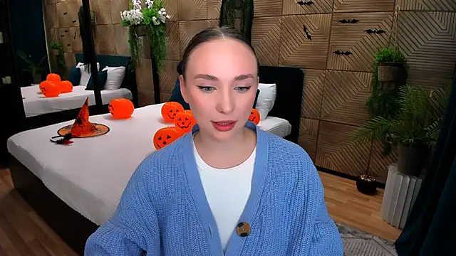 Snapshot of TrueReincarnation chatting on 10-30-25, 04:19 TrueReincarnation online show from 10-30-25, 04:19