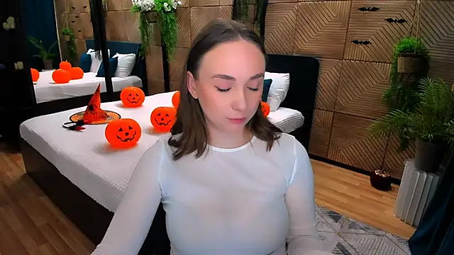 Snapshot of TrueReincarnation chatting on 11-02-25, 10:17 TrueReincarnation online show from 11-02-25, 10:17