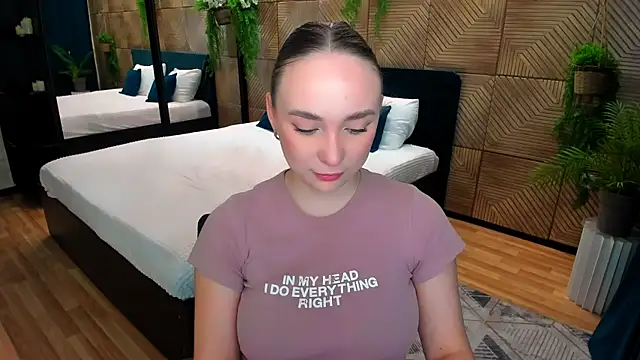 Snapshot of TrueReincarnation chatting on 11-10-25, 04:17 TrueReincarnation online show from 11-10-25, 04:17