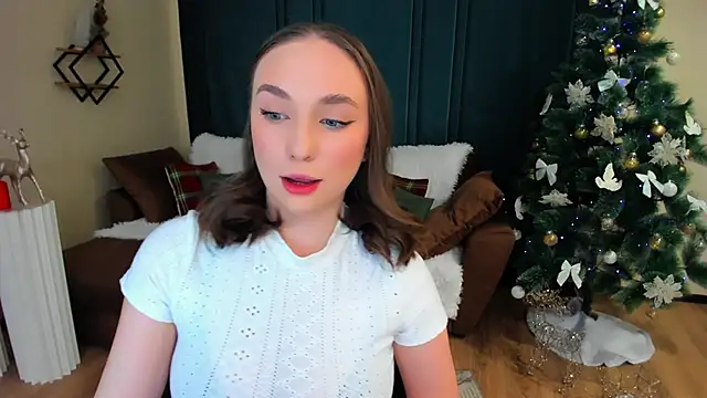 Snapshot of TrueReincarnation chatting on 12-15-25, 06:01 TrueReincarnation online show from 12-15-25, 06:01