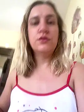 Snapshot of Bia_sexynovaes chatting on 12-21-25, 10:33 Bia sexynovaes online show from 12-21-25, 10:33