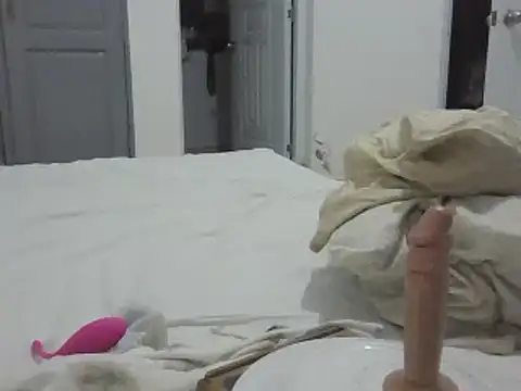 Snapshot of adele-33 chatting on 02-05-25, 10:55 adele-33 online show from 02-05-25, 10:55