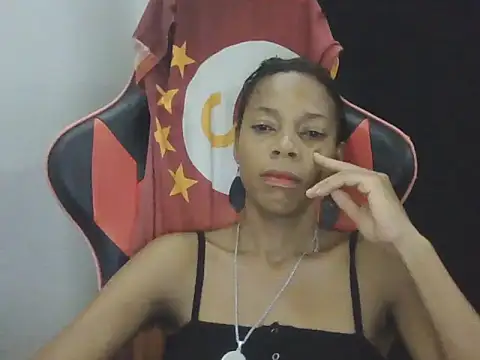 Snapshot of adele-33 chatting on 11-11-25, 03:06 adele-33 online show from 11-11-25, 03:06