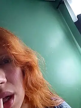 Snapshot of Bellatriz-horse chatting on 12-18-25, 04:02 Bellatriz-horse online show from 12-18-25, 04:02