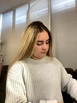 Snapshot of imlindapink chatting on 10-03-25, 04:04 imlindapink online show from 10-03-25, 04:04