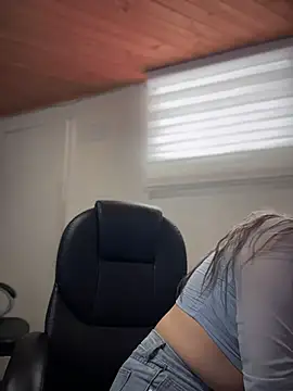 Snapshot of imlindapink chatting on 10-23-25, 05:44 imlindapink online show from 10-23-25, 05:44