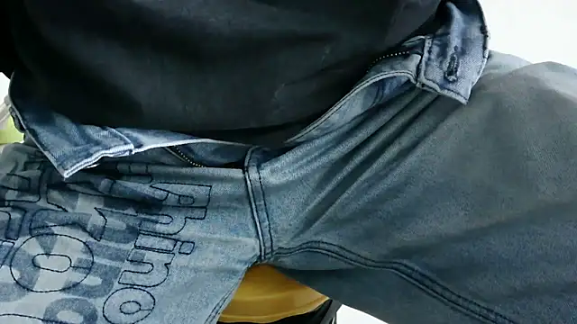 XiaoGuoGuo284512 online show from 01-23-25, 06:49