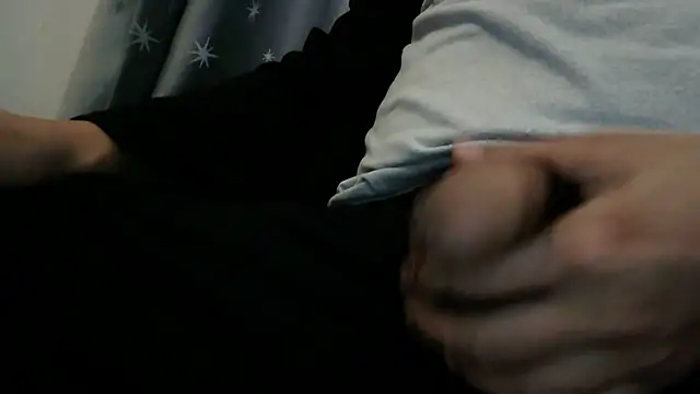 XiaoGuoGuo284512 online show from 01-12-26, 05:01