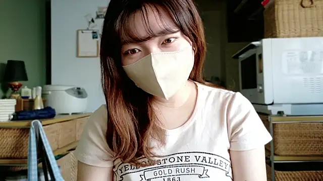 Snapshot of _Yui_ chatting on 09-25-25, 07:23 Yui online show from 09-25-25, 07:23