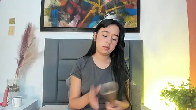 LaraGoldd online show from 10-15-25, 12:33