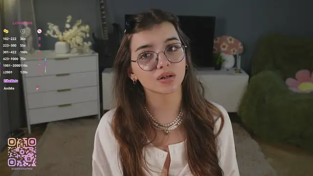 Snapshot of FlairEdgin chatting on 10-19-25, 08:20 FlairEdgin online show from 10-19-25, 08:20