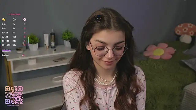 Snapshot of FlairEdgin chatting on 10-22-25, 07:13 FlairEdgin online show from 10-22-25, 07:13