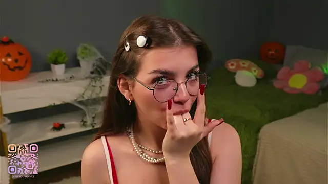 Snapshot of FlairEdgin chatting on 10-25-25, 07:08 FlairEdgin online show from 10-25-25, 07:08