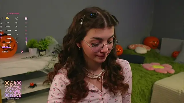 Snapshot of FlairEdgin chatting on 10-26-25, 07:09 FlairEdgin online show from 10-26-25, 07:09