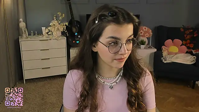 Snapshot of FlairEdgin chatting on 11-03-25, 07:15 FlairEdgin online show from 11-03-25, 07:15