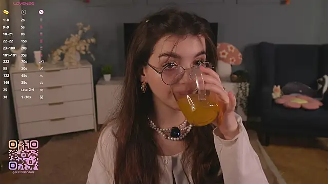 Snapshot of FlairEdgin chatting on 11-24-25, 07:13 FlairEdgin online show from 11-24-25, 07:13