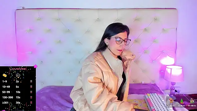  jade white  online show from 12-21-24, 12:06