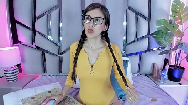  jade white  online show from 11-26-25, 01:56