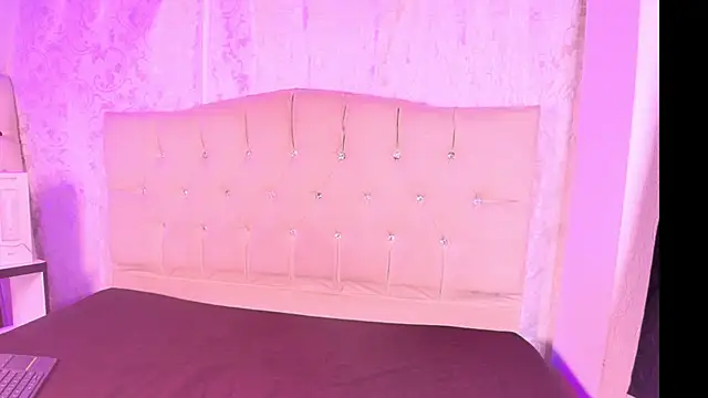 Snapshot of Strella_ferrera chatting on 01-06-26, 05:33 Strella ferrera online show from 01-06-26, 05:33