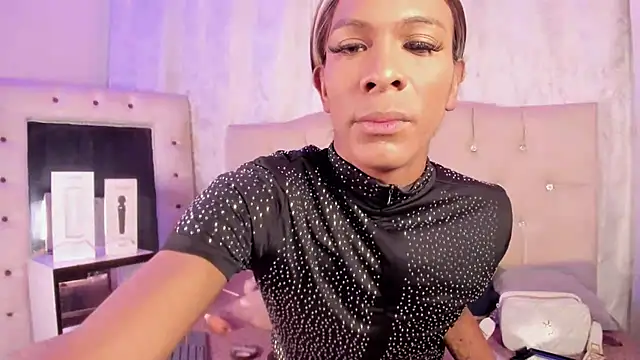 Snapshot of Strella_ferrera chatting on 01-18-26, 01:31 Strella ferrera online show from 01-18-26, 01:31