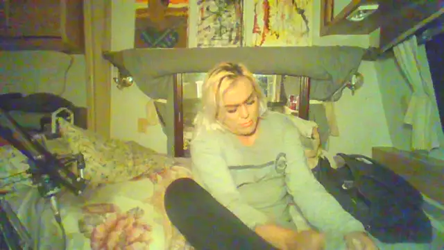 HoneyBdaQueen online show from 10-21-25, 07:53