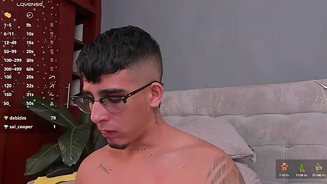 Snapshot of iamcamiloo_ chatting on 12-14-24, 10:45 iamcamiloo  online show from 12-14-24, 10:45