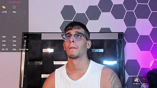 Snapshot of iamcamiloo_ chatting on 02-07-25, 04:37 iamcamiloo  online show from 02-07-25, 04:37