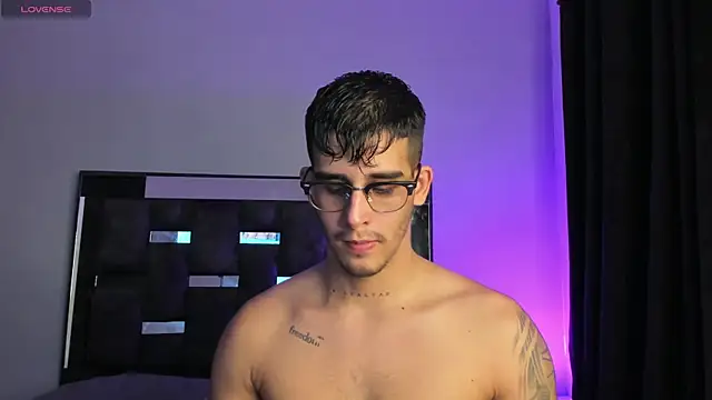 Snapshot of iamcamiloo_ chatting on 03-15-25, 12:04 iamcamiloo  online show from 03-15-25, 12:04
