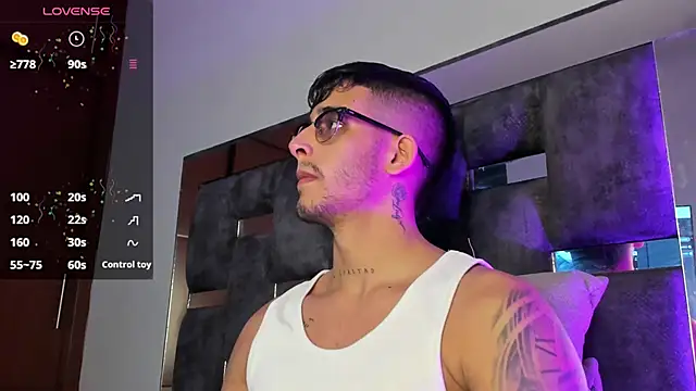 Snapshot of iamcamiloo_ chatting on 03-21-25, 02:07 iamcamiloo  online show from 03-21-25, 02:07