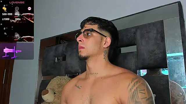 Snapshot of iamcamiloo_ chatting on 10-01-25, 05:13 iamcamiloo  online show from 10-01-25, 05:13