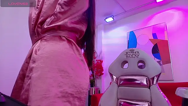 Ema louis  online show from 10-19-25, 12:39