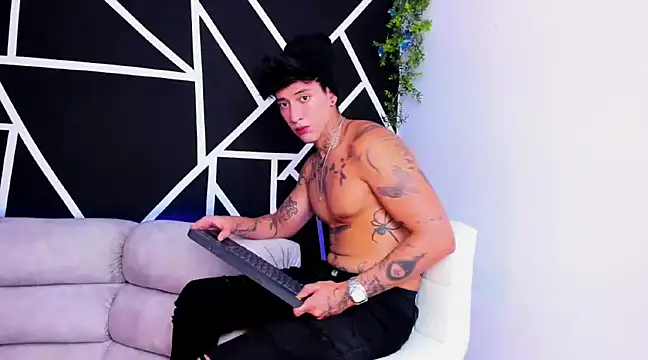 JUSTIN FULLER1 online show from 02-12-25, 04:44