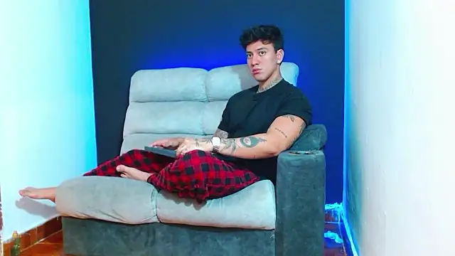 JUSTIN FULLER1 online show from 01-09-26, 06:21