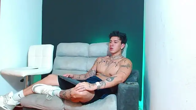 JUSTIN FULLER1 online show from 03-12-26, 07:03