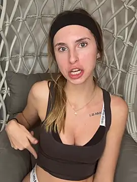 emma05 online show from 02-21-26, 07:37