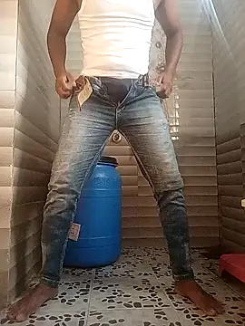 Snapshot of MrNick74 chatting on 12-16-24, 08:31 MrNick74 online show from 12-16-24, 08:31