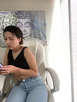 Snapshot of im_lorein chatting on 03-11-25, 04:29 im lorein online show from 03-11-25, 04:29