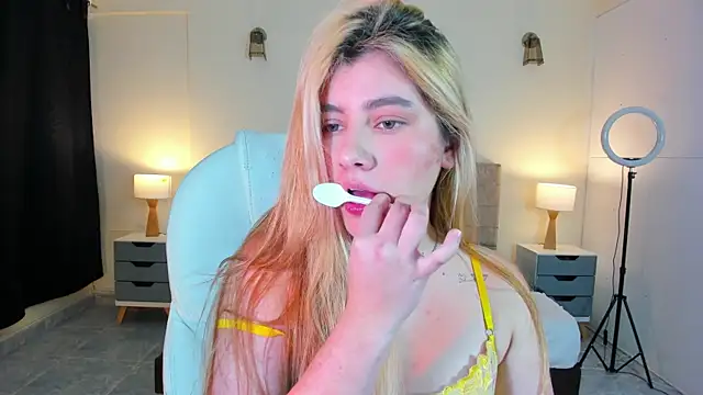 Snapshot of ARITOO_ chatting on 12-14-24, 01:39 ARITOO  online show from 12-14-24, 01:39