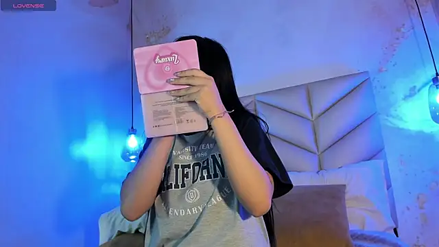 AuroraFiore online show from 02-26-25, 08:00