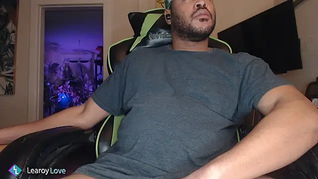 Snapshot of Learoy_Love chatting on 02-03-26, 04:32 Learoy Love online show from 02-03-26, 04:32