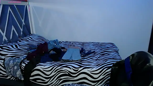 Snapshot of Amber_Lovely chatting on 09-26-25, 01:53 Amber Lovely online show from 09-26-25, 01:53