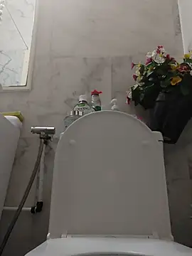 Snapshot of HungJonny99 chatting on 10-12-25, 02:10 HungJonny99 online show from 10-12-25, 02:10